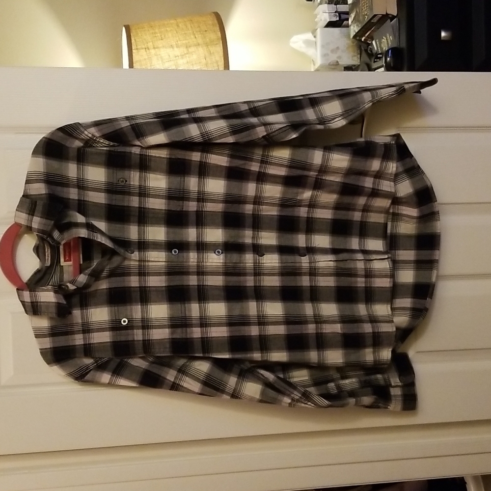 Black grey and white Wrangler button up in EXCELLENT CONDITION